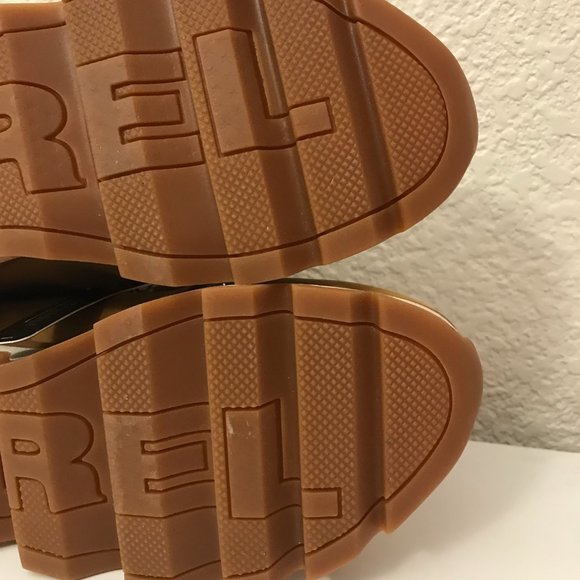 Sold on e - Picture 9 of 12